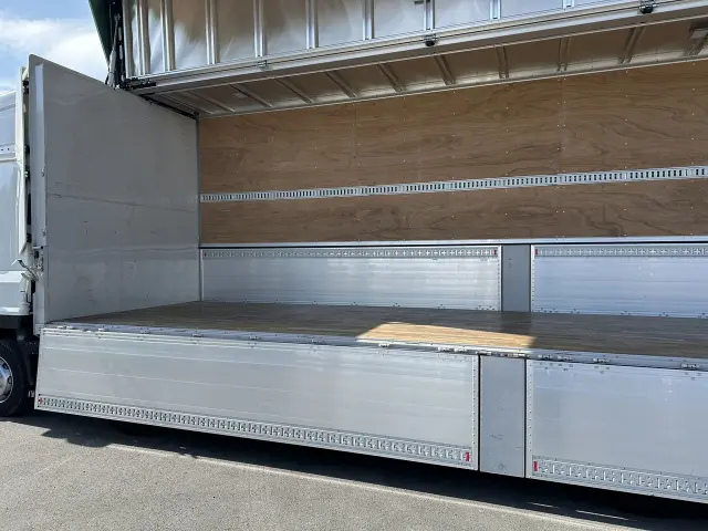 いすゞ ギガ 2PG-CYJ77Dの写真17