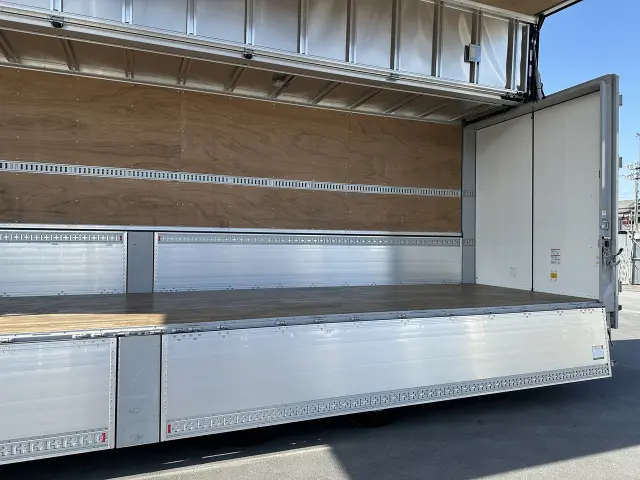 いすゞ ギガ 2PG-CYJ77Dの写真18