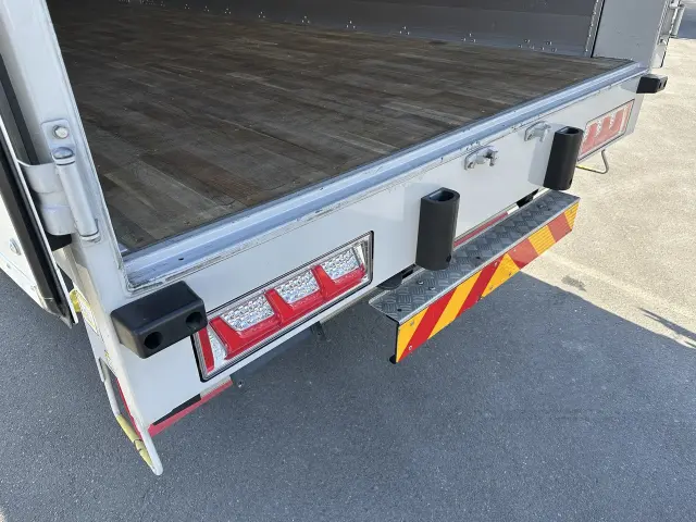 いすゞ ギガ 2PG-CYJ77Dの写真19