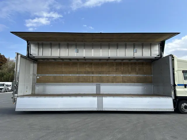 いすゞ ギガ 2PG-CYJ77Cの写真7