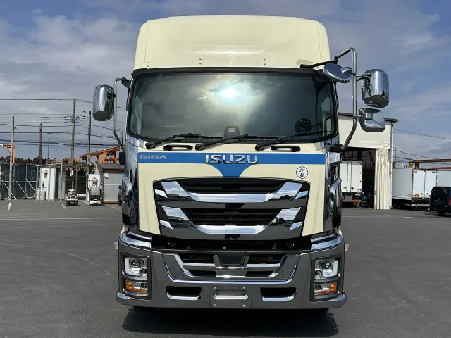 いすゞ ギガ 2PG-CYJ77Cの写真9