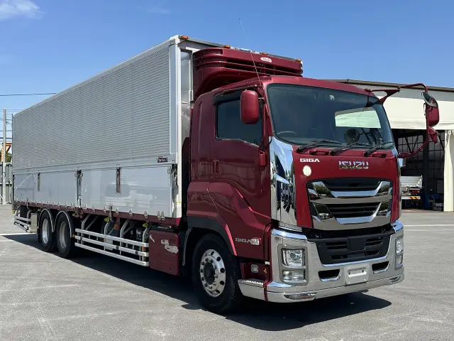 いすゞ ギガ 2KG-CYL77Cの写真9
