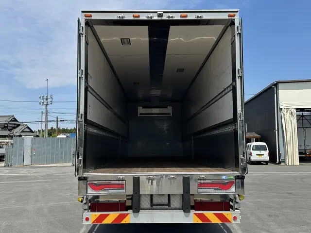 いすゞ ギガ 2KG-CYL77Cの写真12