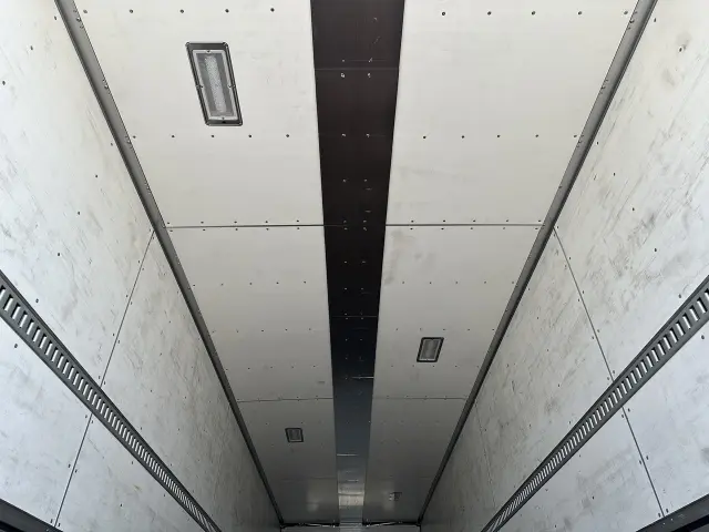 いすゞ ギガ 2KG-CYL77Cの写真15