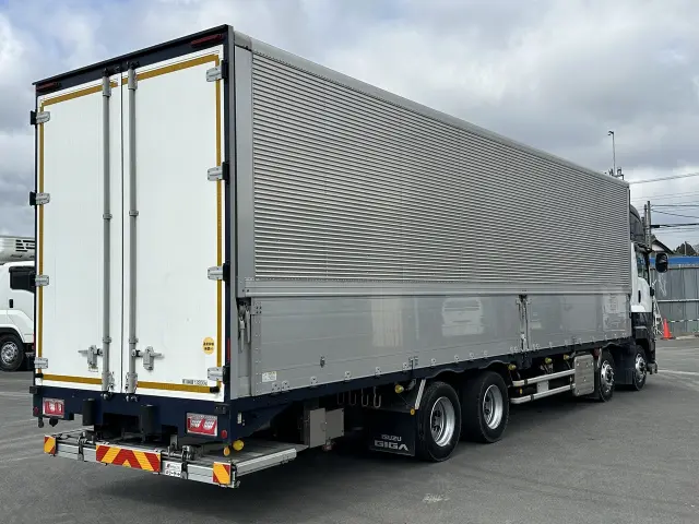 いすゞ ギガ 2PG-CYJ77Cの写真2