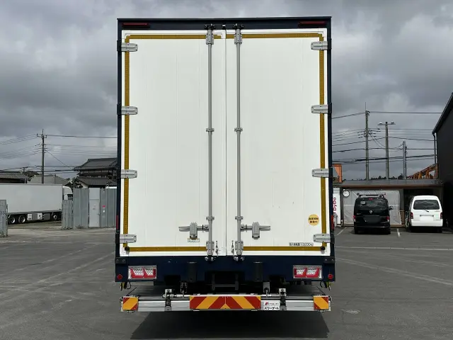 いすゞ ギガ 2PG-CYJ77Cの写真3