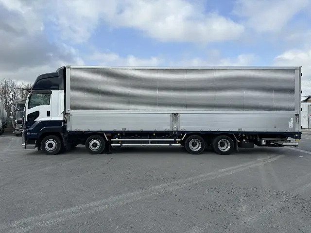 いすゞ ギガ 2PG-CYJ77Cの写真4