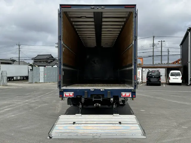 いすゞ ギガ 2PG-CYJ77Cの写真12