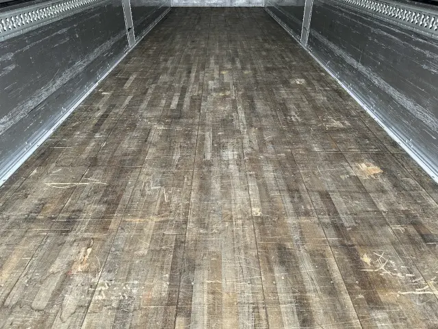 いすゞ ギガ 2PG-CYJ77Cの写真13