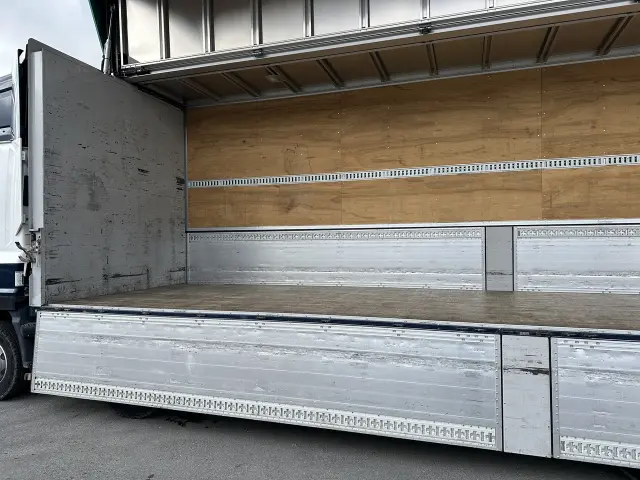 いすゞ ギガ 2PG-CYJ77Cの写真17