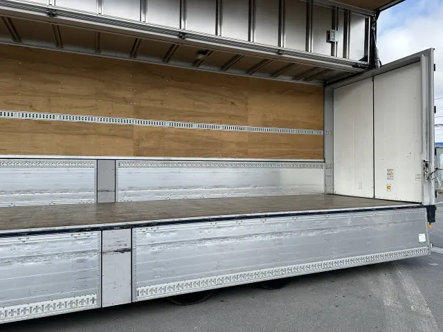 いすゞ ギガ 2PG-CYJ77Cの写真18