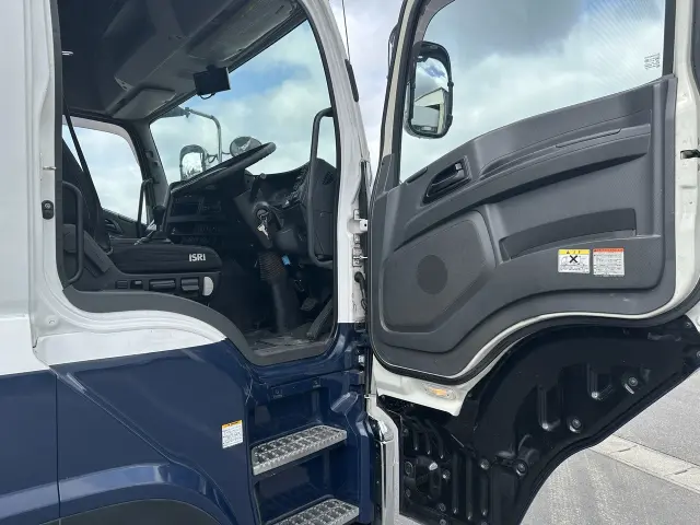 いすゞ ギガ 2PG-CYJ77Cの写真20