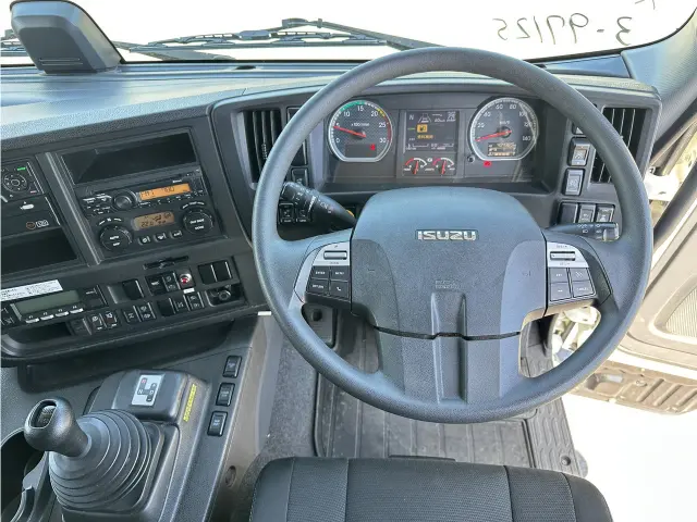 いすゞ ギガ 2PG-CYJ77Cの写真20