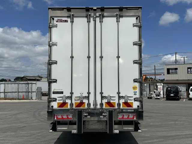 いすゞ ギガ 2PG-CYJ77Cの写真3