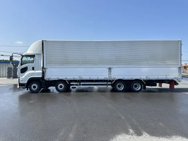 いすゞ ギガ 2PG-CYJ77Cの写真4