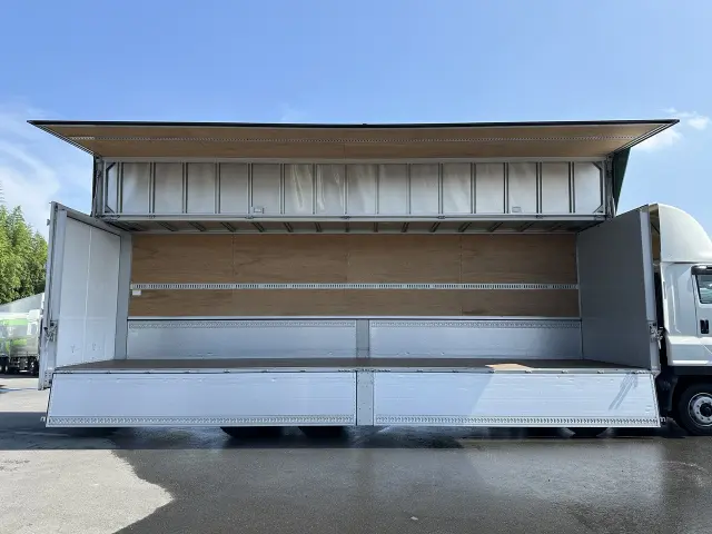 いすゞ ギガ 2PG-CYJ77Cの写真8