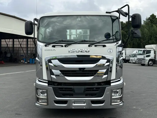 いすゞ ギガ 2PG-CYJ77Cの写真9
