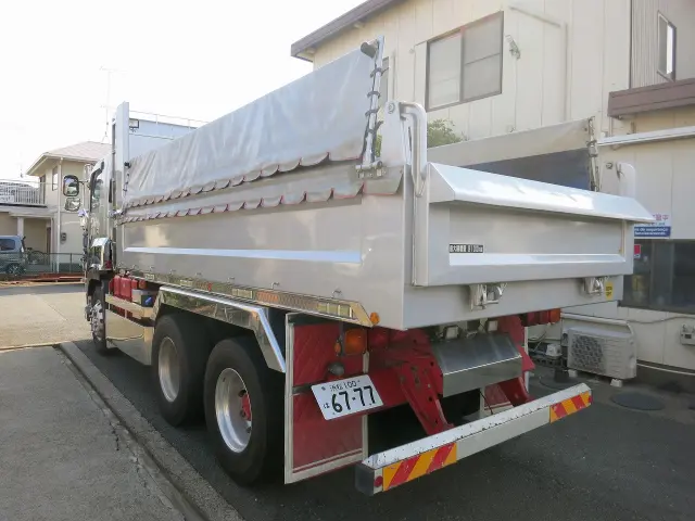 いすゞ ギガ 2PG-CXZ77CT(6x4)の写真3