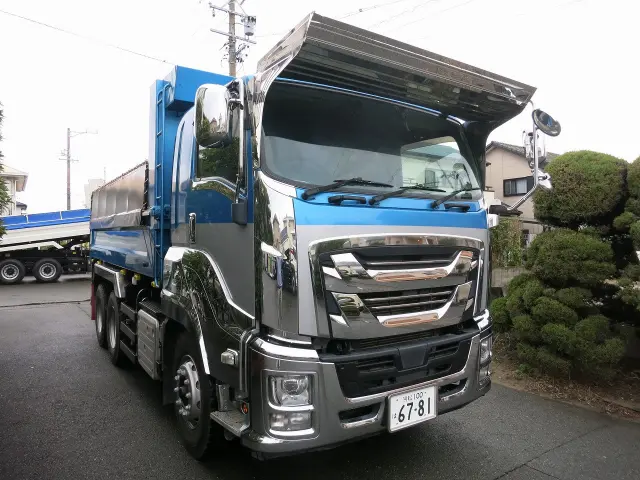 いすゞ ギガ 2PG-CXZ77CT(6x4)の写真1