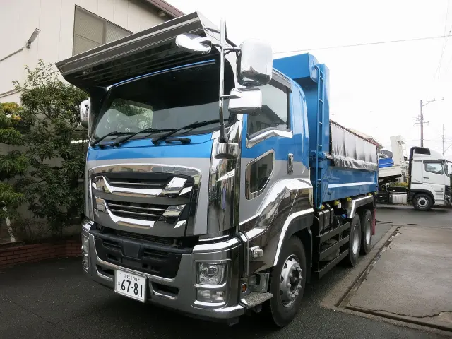 いすゞ ギガ 2PG-CXZ77CT(6x4)の写真2