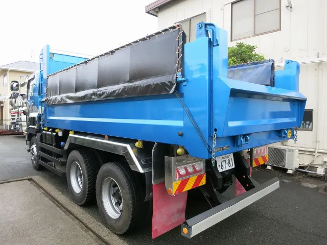 いすゞ ギガ 2PG-CXZ77CT(6x4)の写真3