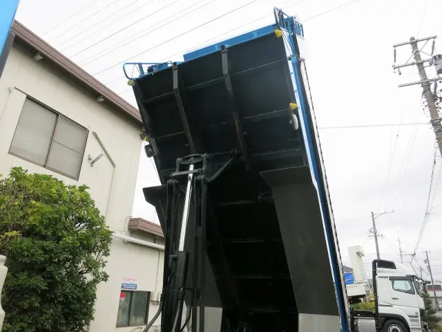 いすゞ ギガ 2PG-CXZ77CT(6x4)の写真8