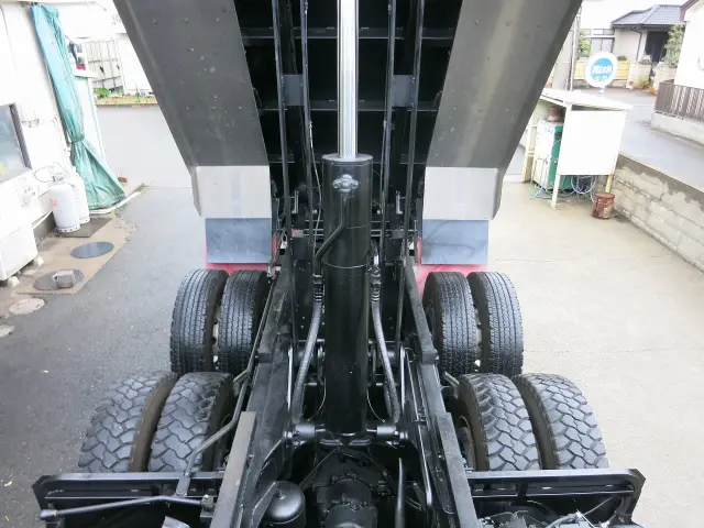 いすゞ ギガ 2PG-CXZ77CT(6x4)の写真20