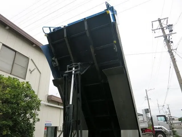 いすゞ ギガ 2PG-CXZ77CT(6x4)の写真12