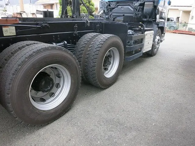 いすゞ ギガ 2PG-CXZ77CT(6x4)の写真26