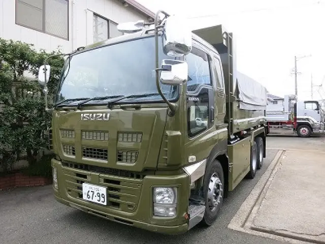 いすゞ ギガ QKG-CXZ77AT(6x4)の写真2