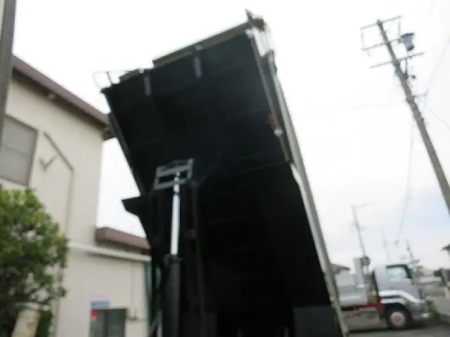 いすゞ ギガ QKG-CXZ77AT(6x4)の写真11