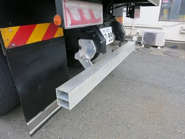 いすゞ ギガ QKG-CXZ77AT(6x4)の写真14