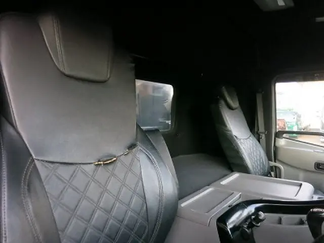 ＵＤ クオン QKG-CW5XL(6x4)の写真27