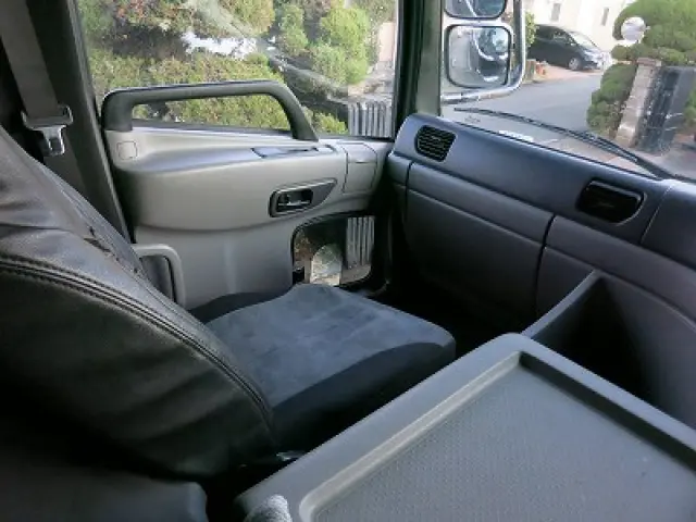 ＵＤ クオン QKG-CW5XL(6x4)の写真30