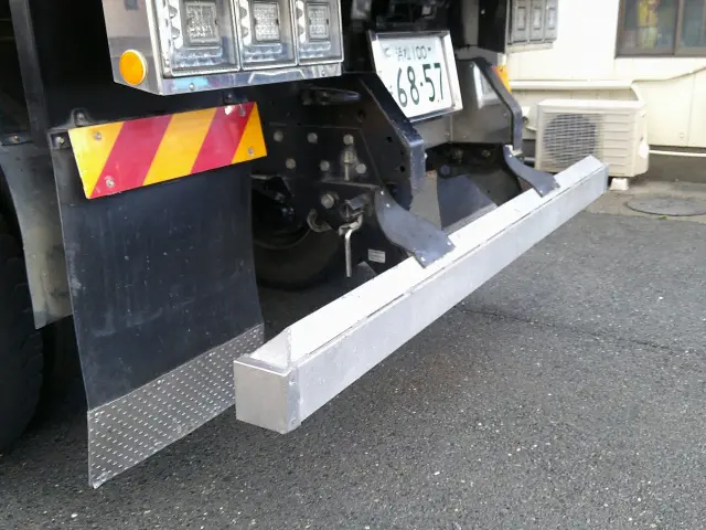 いすゞ ギガ 2PG-CXZ77CT(6x4)の写真7