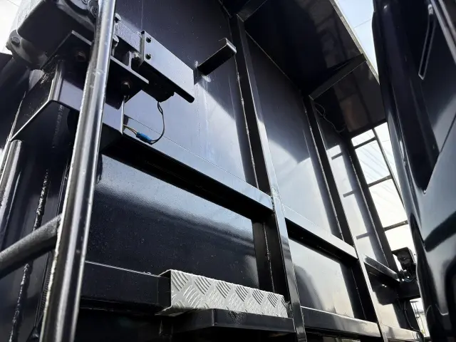 UD クオン QKG-CW5XL(6x4)の写真12