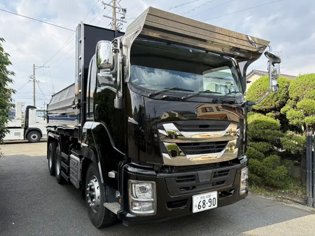 いすゞ ギガ 2PG-CXZ77CT(6x4)の写真1