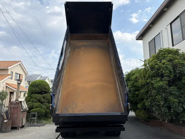 いすゞ ギガ 2PG-CXZ77CT(6x4)の写真9