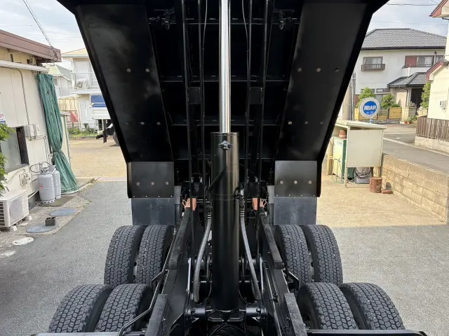 いすゞ ギガ 2PG-CXZ77CT(6x4)の写真21