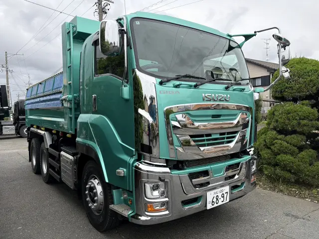 いすゞ ギガ 2PG-CXZ77CT(6x4)の写真1
