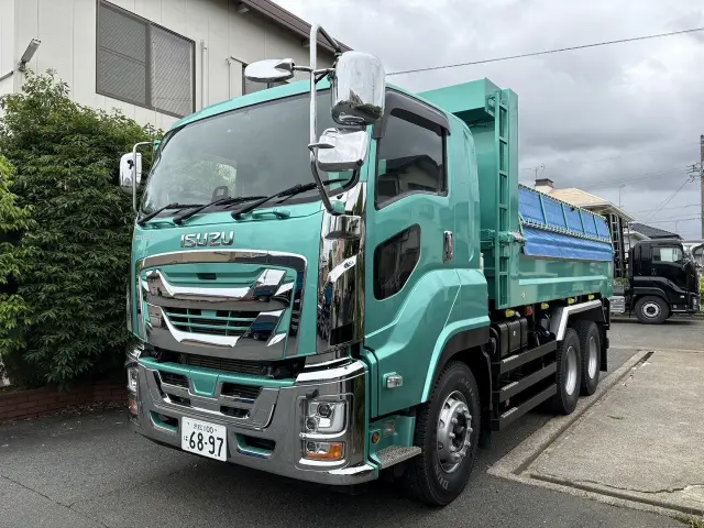 いすゞ ギガ 2PG-CXZ77CT(6x4)の写真2