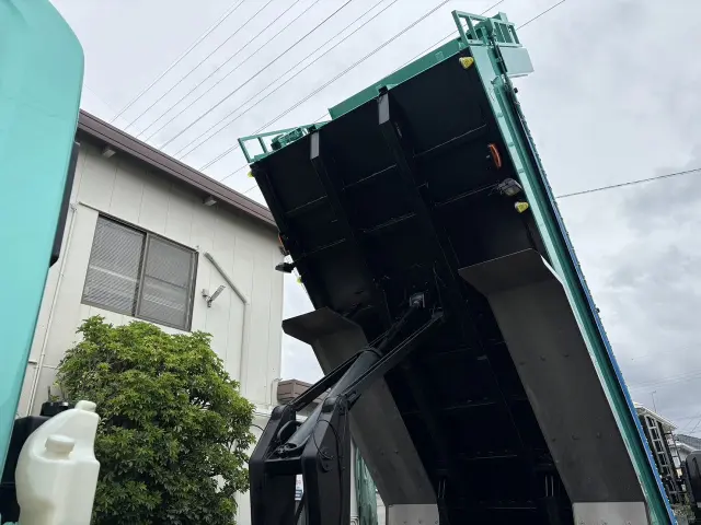 いすゞ ギガ 2PG-CXZ77CT(6x4)の写真10