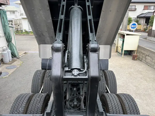 いすゞ ギガ 2PG-CXZ77CT(6x4)の写真21