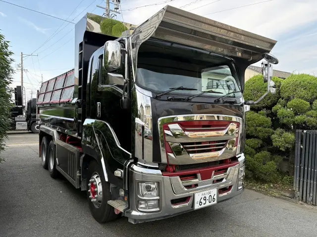 いすゞ ギガ 2PG-CXZ77CT(6x4)の写真1