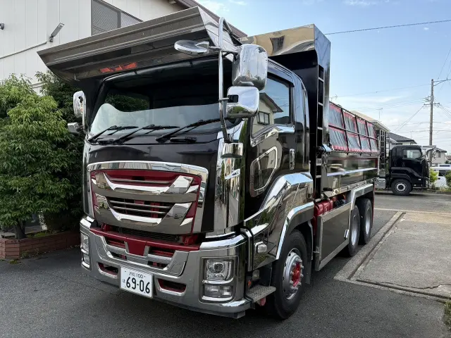 いすゞ ギガ 2PG-CXZ77CT(6x4)の写真2