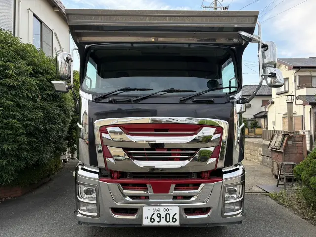 いすゞ ギガ 2PG-CXZ77CT(6x4)の写真5