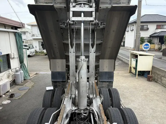いすゞ ギガ 2PG-CXZ77CM(6x4)の写真21