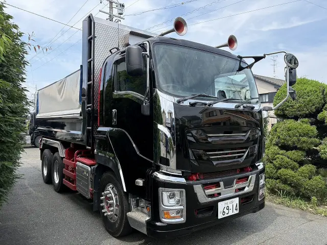 いすゞ ギガ 2PG-CXZ77CT(6x4)の写真1