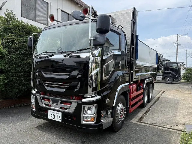 いすゞ ギガ 2PG-CXZ77CT(6x4)の写真2