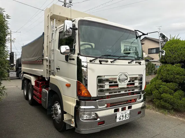 日野 プロフィア LKG-FS1EKAA(6x4)の写真1